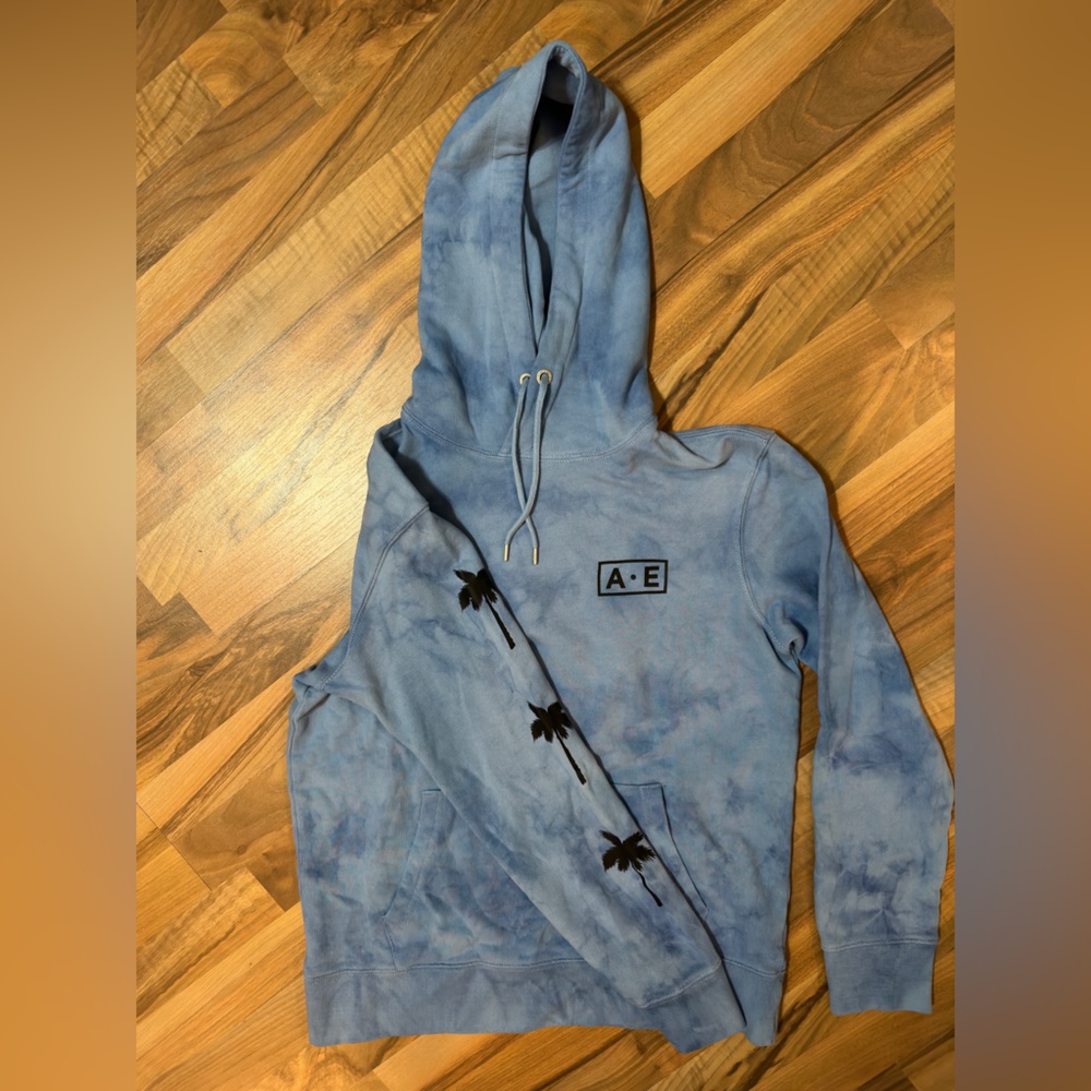 American Eagle hoodie - like new, worn 1-3 times.